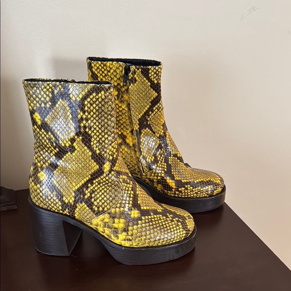 SIMON MILLER Leather Snakeskin Booties